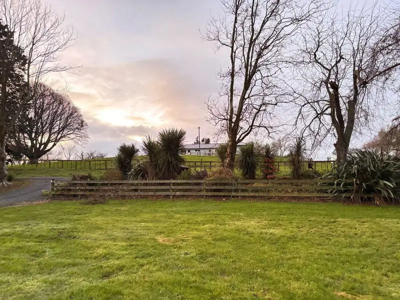 Tidy garden and fence line by JR Lawn Mowing
